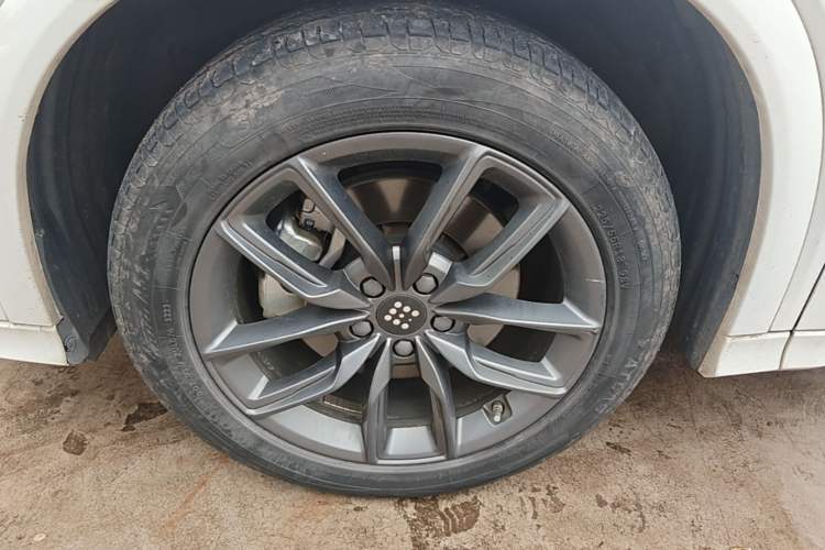 Used Landian E5 2024 Honor Edition 100KM Deluxe 7-Seater Left Front Wheel Hub