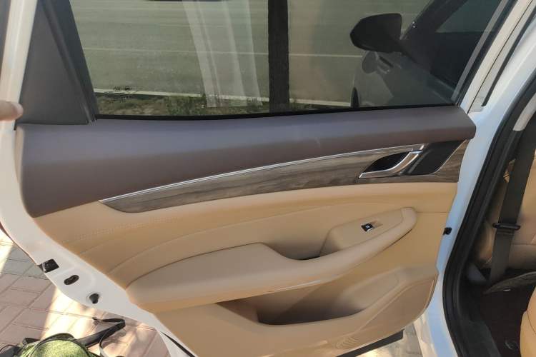 Used Landian E5 2024 Honor Edition 100KM Deluxe 7-Seater Left Rear Door Interior