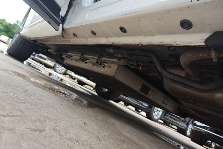 Used Landian E5 2024 Honor Edition 100KM Deluxe 7-Seater Left Side Sill