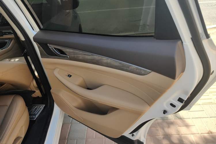 Used Landian E5 2024 Honor Edition 100KM Deluxe 7-Seater Right Rear Door Interior