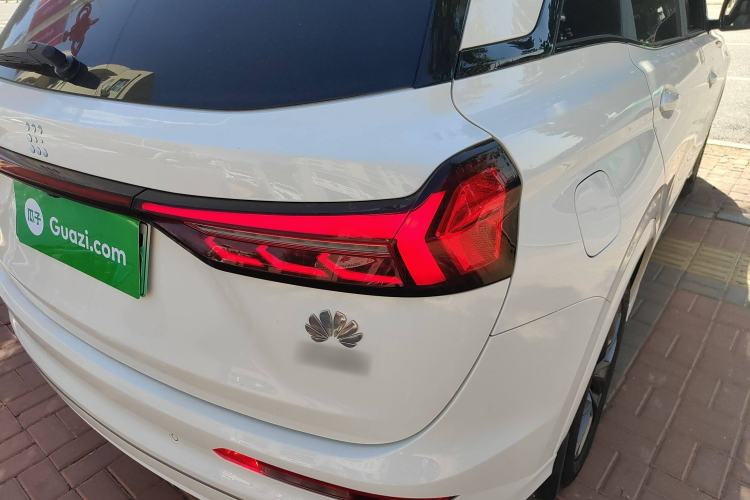 Used Landian E5 2024 Honor Edition 100KM Deluxe 7-Seater Right Rear Taillight