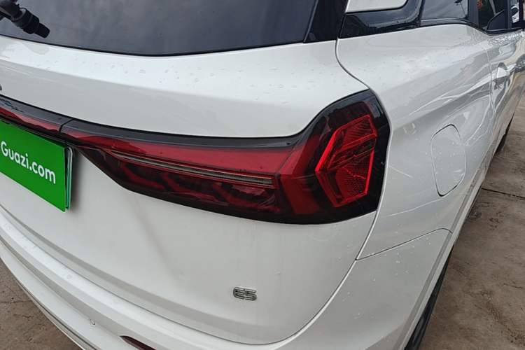 Used Landian E5 2024 Honor Edition 100KM Deluxe 7-Seater Right Rear Taillight