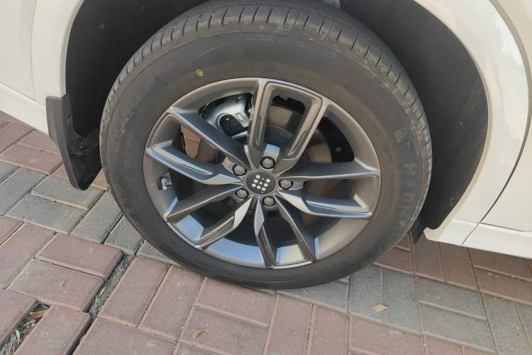 Used Landian E5 2024 Honor Edition 100KM Deluxe 7-Seater Right Rear Wheel Hub