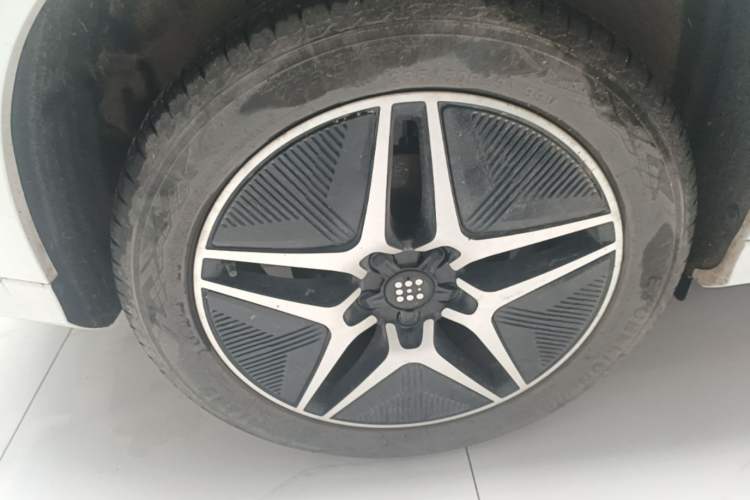 Used Landian E5 2024 Honor Edition 100KM Premium Model 7 Seats Right Rear Wheel Hub