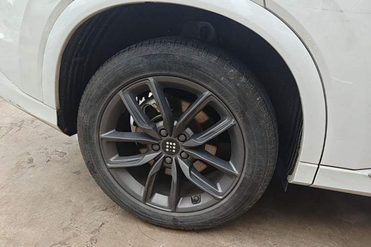 Used Landian E5 2024 Honor Edition 100KM Deluxe 7-Seater Right Rear Wheel Hub
