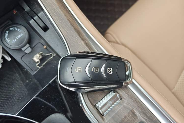 Used Landian E5 2024 Honor Edition 100KM Deluxe 7-Seater Vehicle Key