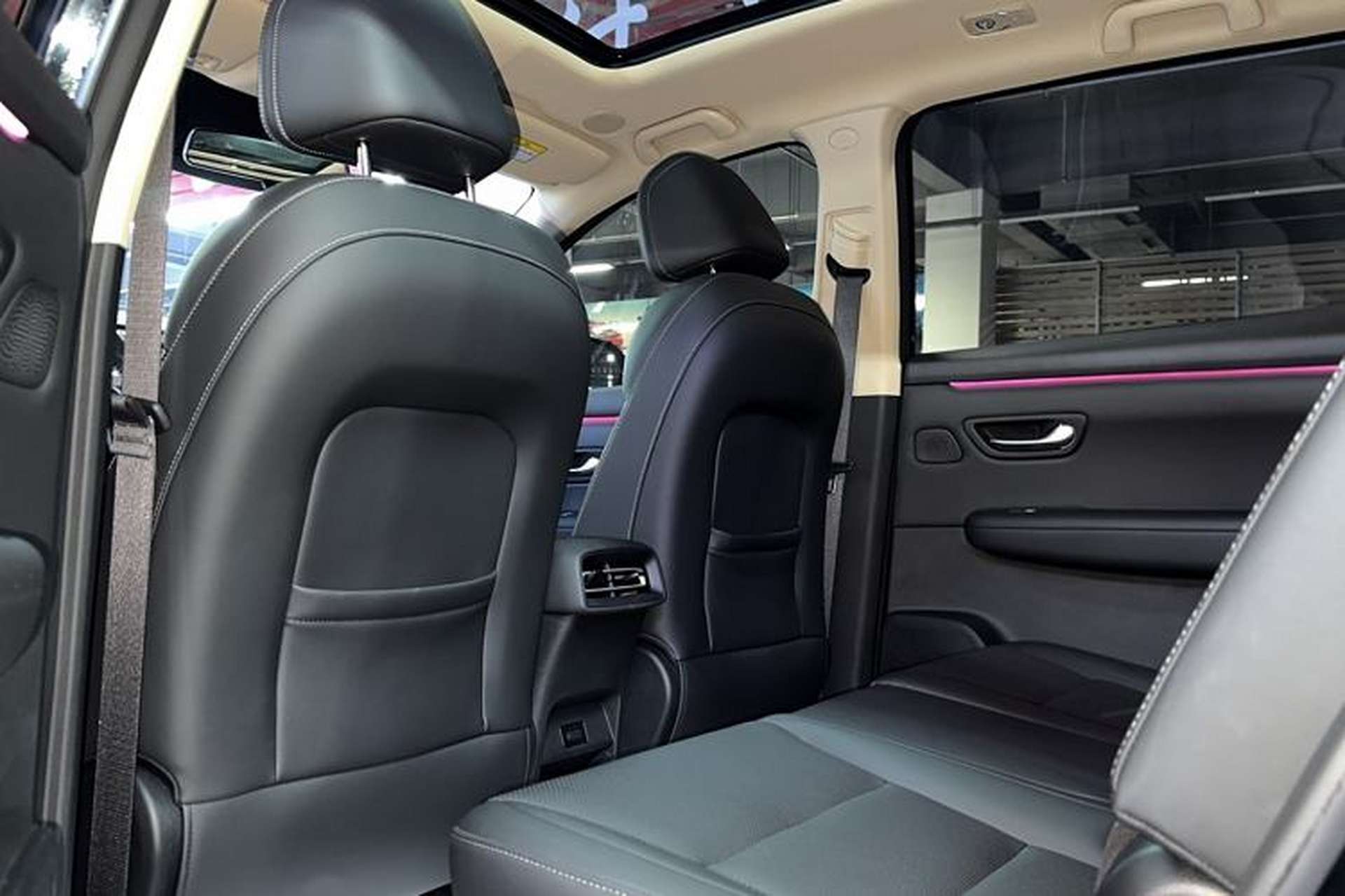 Used Landian E5 PLUS 2025 165 km Long-Range Version PLUS 7-Seater Interior 1