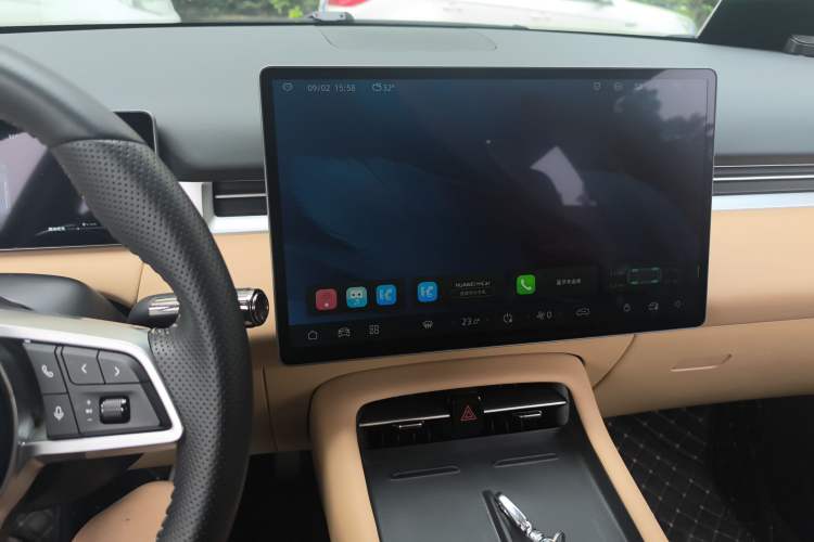 Used Landian E5 PLUS 2025 165 km Long-Range Version PLUS 5-Seater Audio And AC Panel