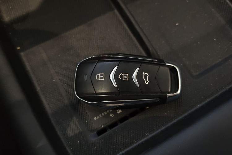 Used Landian E5 PLUS 2025 165 km Long-Range Version PLUS 7-Seater Interior 1