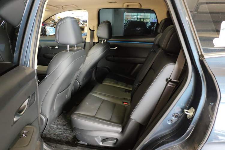 Used Landian E5 PLUS 2025 165 km Long-Range Version PLUS 7-Seater Interior 4