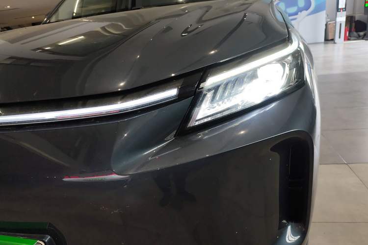 Used Landian E5 PLUS 2025 165 km Long-Range Version PLUS 7-Seater Left Front Headlight