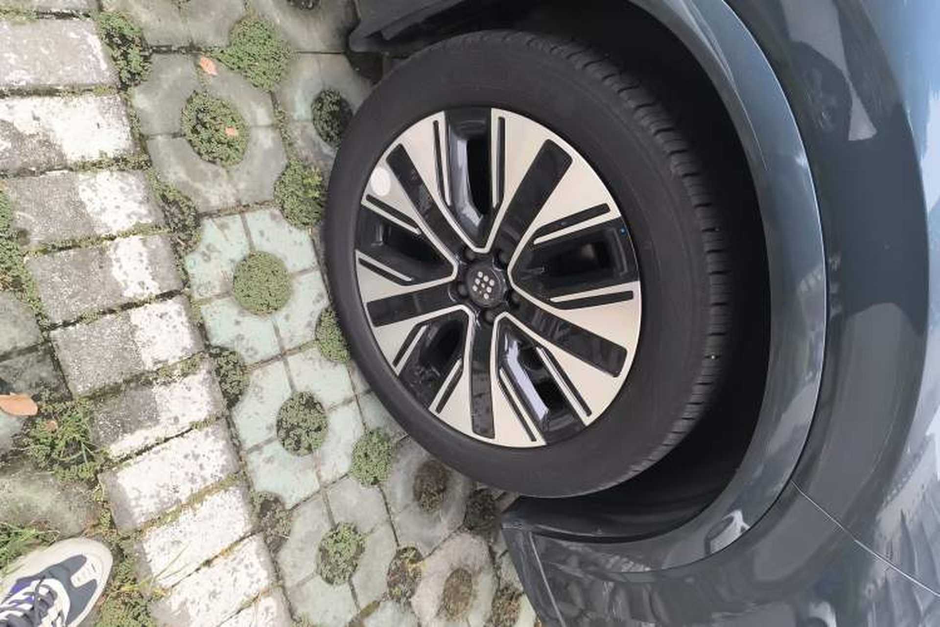 Used Landian E5 PLUS 2025 165 km Long-Range Version PLUS 5-Seater Right Front Wheel Hub