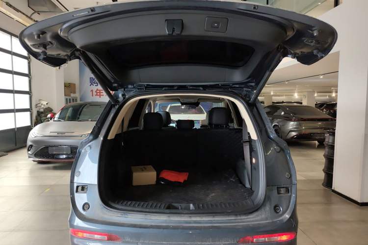 Used Landian E5 PLUS 2025 165 km Long-Range Version PLUS 7-Seater Trunk