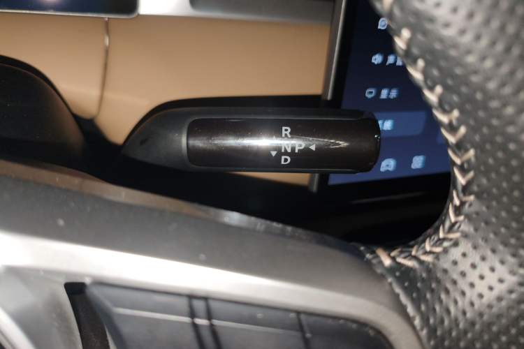 Used Landian E5 PLUS 2025 165 km Long-Range Version PLUS 7-Seater Gear Lever