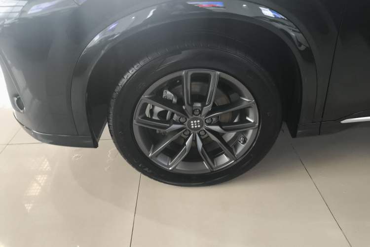 Used Landian E5 PLUS 2025 120km Standard Travel Custom Edition 5 Seats Left Front Wheel Hub