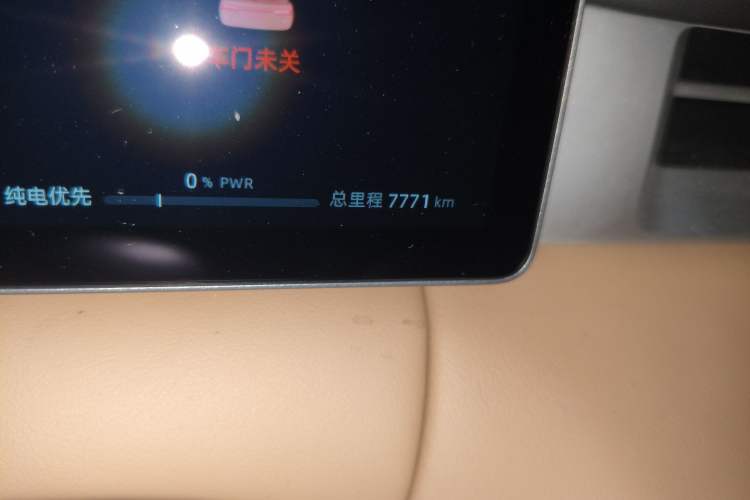Used Landian E5 PLUS 2025 165 km Long-Range Version PLUS 7-Seater Odometer Close Up