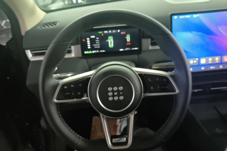 Used Landian E5 PLUS 2025 120km Standard Travel Custom Edition 5 Seats Steering Wheel