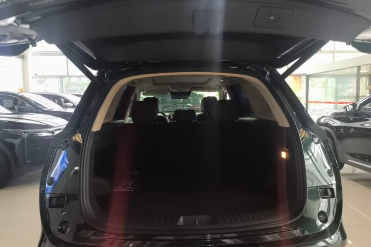 Used Landian E5 PLUS 2025 120km Standard Travel Custom Edition 5 Seats Trunk