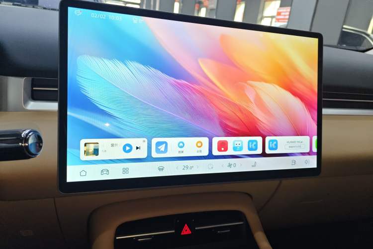 Used Landian E5 PLUS 2025 165 km Long-Range Version PLUS 7-Seater Audio And AC Panel