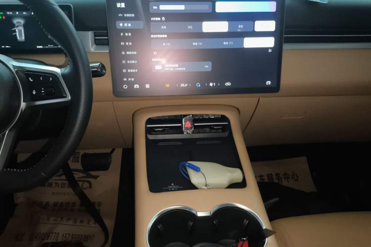 Used Landian E5 PLUS 2025 120km Standard Travel Custom Edition 7 Seats Audio And AC Panel