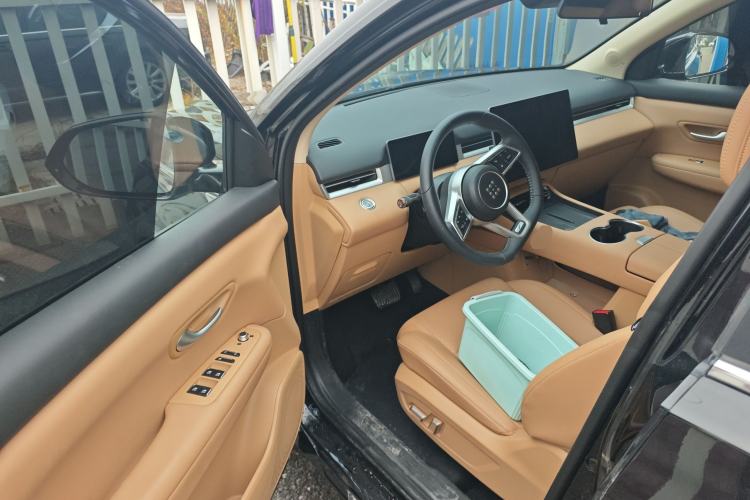 Used Landian E5 PLUS 2025 165 km Long-Range Travel Custom Edition 7 Seats Driver Seat