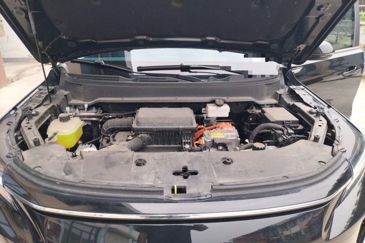 Used Landian E5 PLUS 2025 165 km Long-Range First Edition 7-Seater Engine Bay
