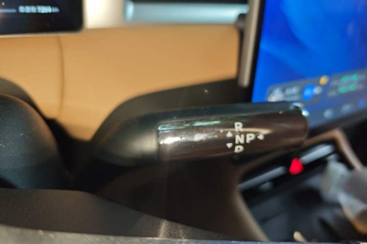 Used Landian E5 PLUS 2025 165 km Long-Range Version PLUS 7-Seater Gear Lever