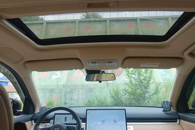 Used Landian E5 PLUS 2025 165 km Long-Range First Edition 5-Seater Headliner