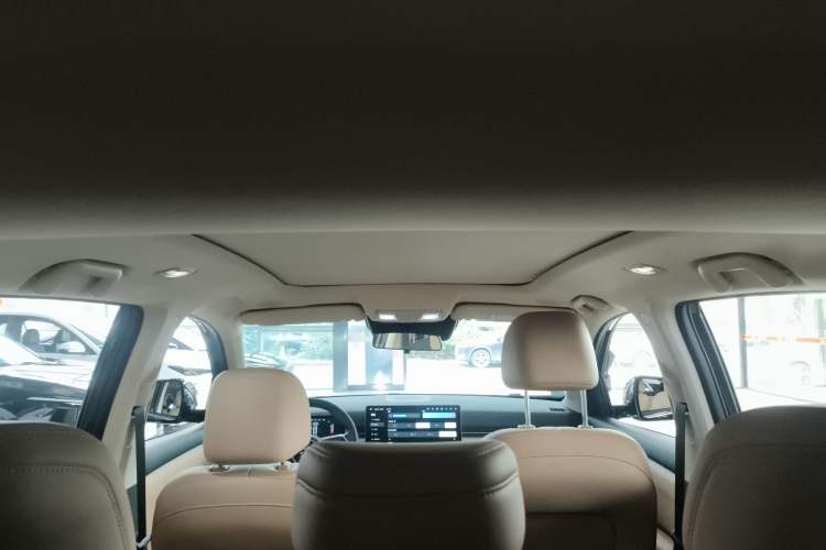 Used Landian E5 PLUS 2025 120km Standard Travel Custom Edition 7 Seats Headliner