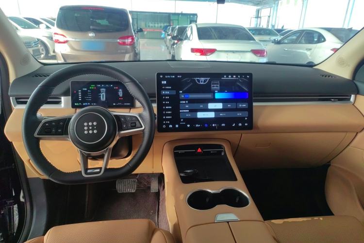 Used Landian E5 PLUS 2025 165 km Long-Range Version 7 Seats Interior 2