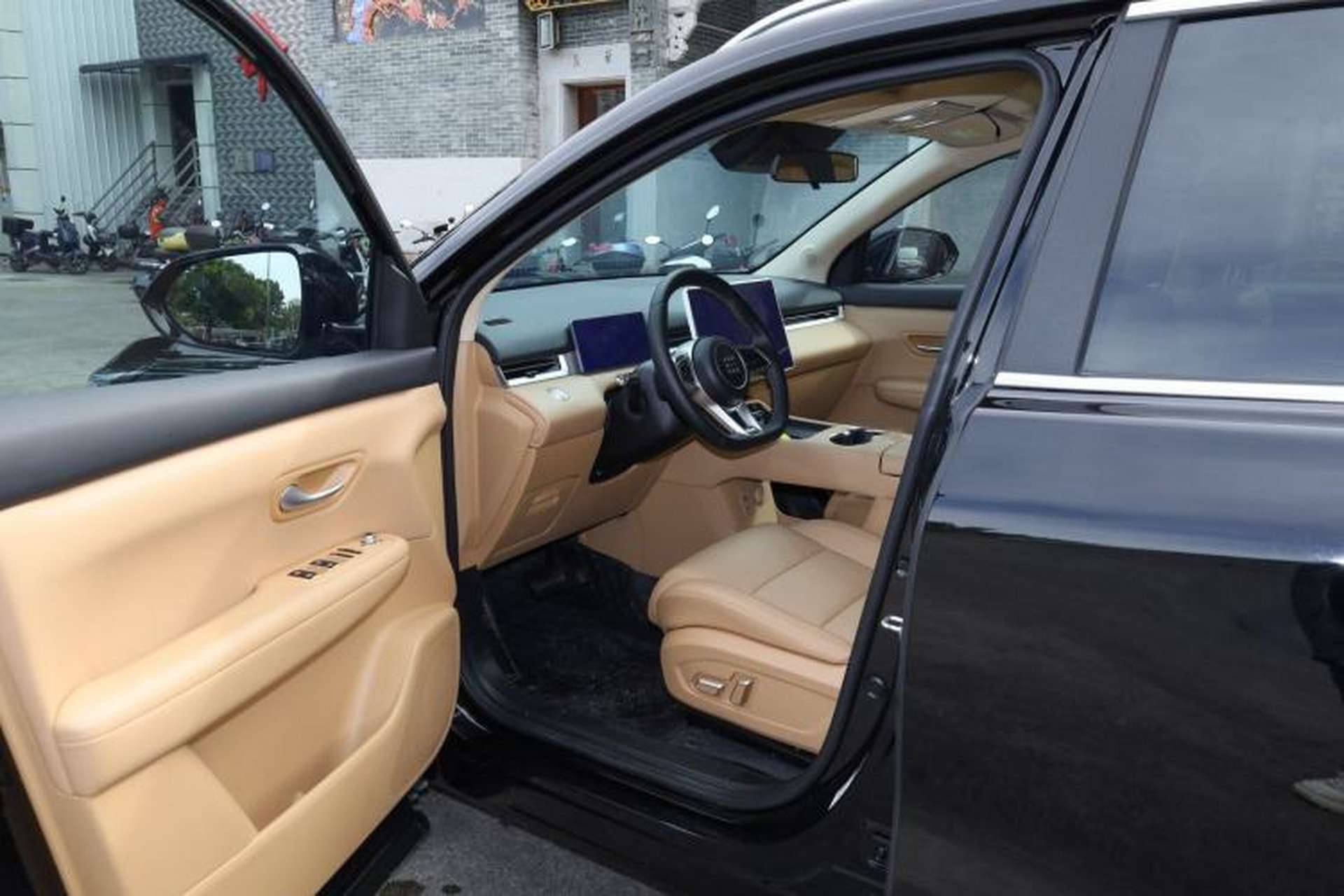 Used Landian E5 PLUS 2025 165 km Long-Range Version 7 Seats Interior 3