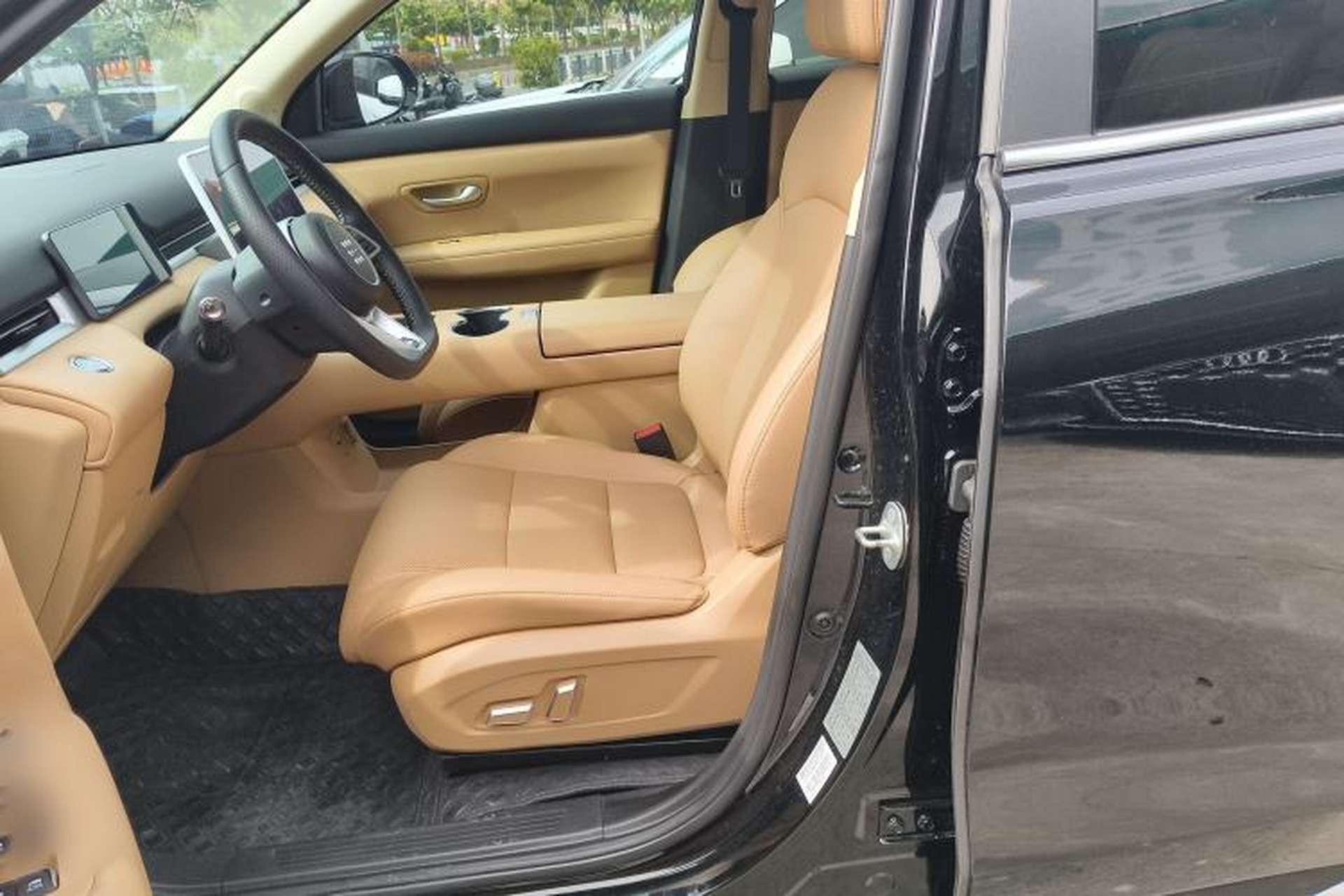 Used Landian E5 PLUS 2025 165 km Long-Range Version 7 Seats Left Front Seat