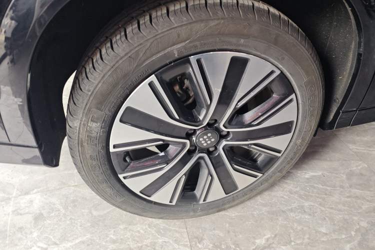 Used Landian E5 PLUS 2025 165 km Long-Range Version PLUS 7-Seater Right Rear Wheel Hub