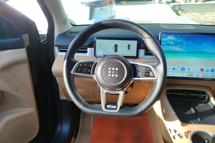 Used Landian E5 PLUS 2025 165 km Long-Range Version 5 Seats Steering Wheel