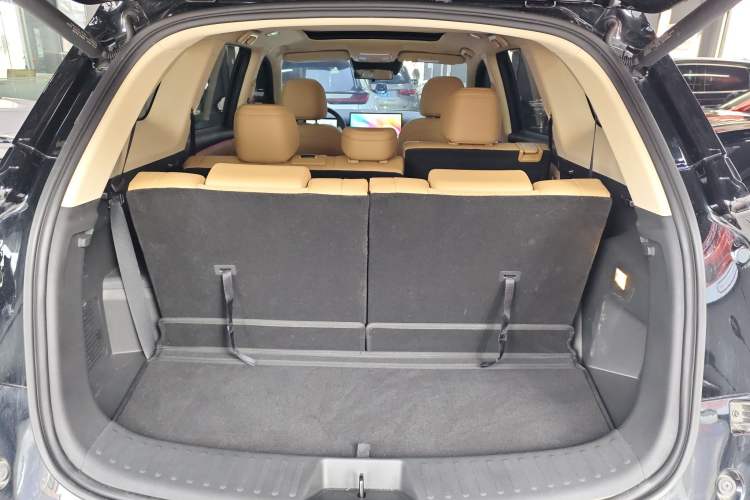 Used Landian E5 PLUS 2025 165 km Long-Range Version PLUS 7-Seater Trunk