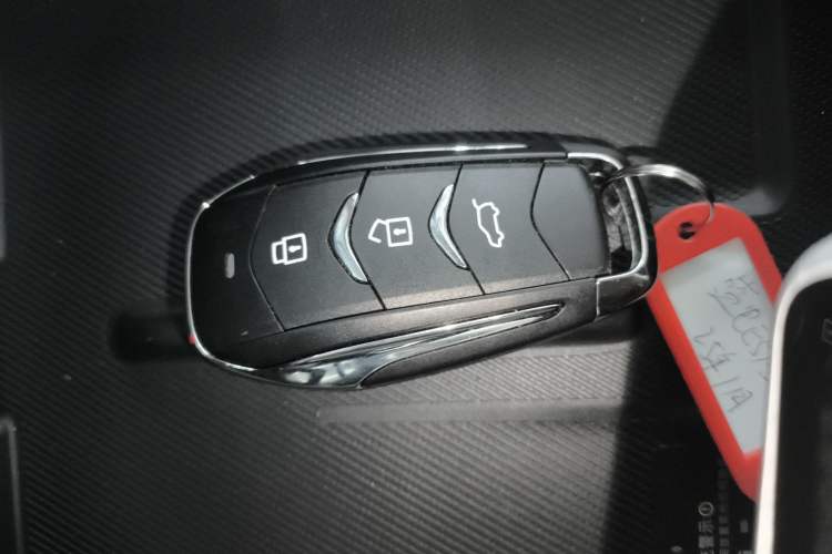 Used Landian E5 PLUS 2025 120km Standard Travel Custom Edition 7 Seats Vehicle Key