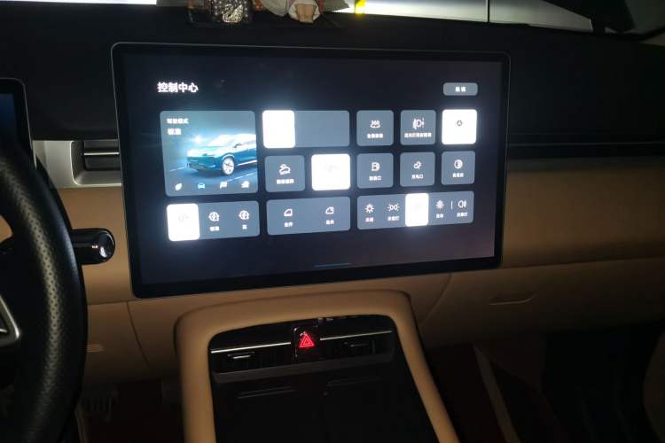 Used Landian E5 PLUS 2025 165 km Long-Range First Edition 7-Seater Audio And AC Panel