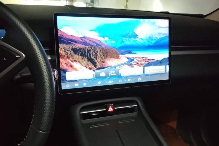 Used Landian E5 PLUS 2025 165 km Long-Range Version PLUS 7-Seater Audio And AC Panel
