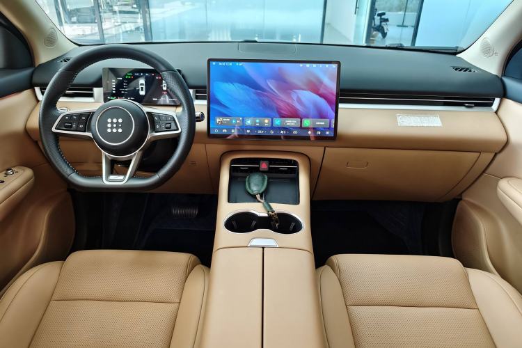 Used Landian E5 PLUS 2025 165 km Long-Range Version PLUS 5-Seater Audio And AC Panel