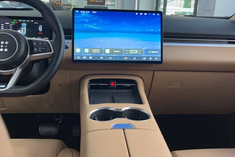 Used Landian E5 PLUS 2025 120 km Standard Range 5-Seater Audio And AC Panel