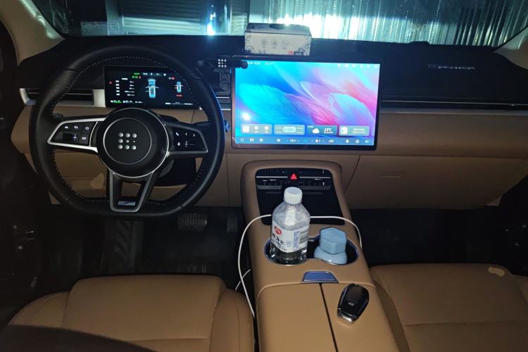 Used Landian E5 PLUS 2025 165 km Long-Range Version PLUS 7-Seater Center Console