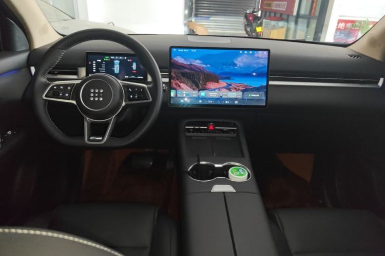 Used Landian E5 PLUS 2025 165 km Long-Range Version PLUS 7-Seater Center Console