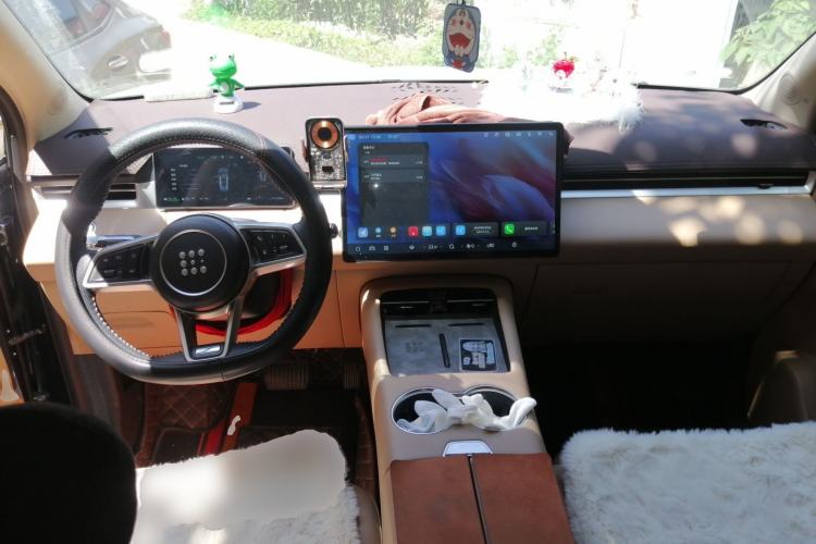 Used Landian E5 PLUS 2025 165 km Long-Range Version PLUS 7-Seater Center Console