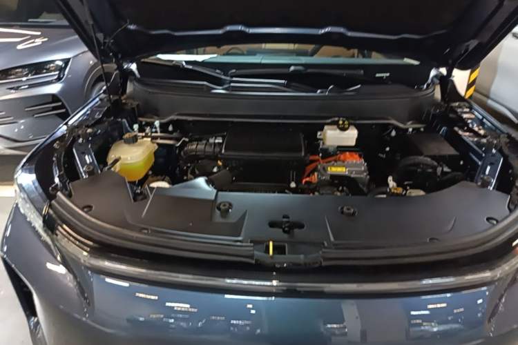 Used Landian E5 PLUS 2025 165 km Long-Range Version PLUS 5-Seater Engine Bay