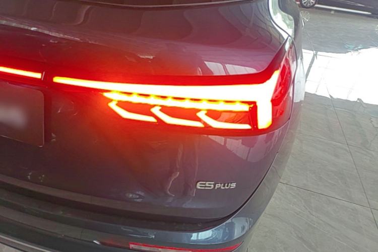 Used Landian E5 PLUS 2025 165 km Long-Range Version PLUS 5-Seater Exterior 1
