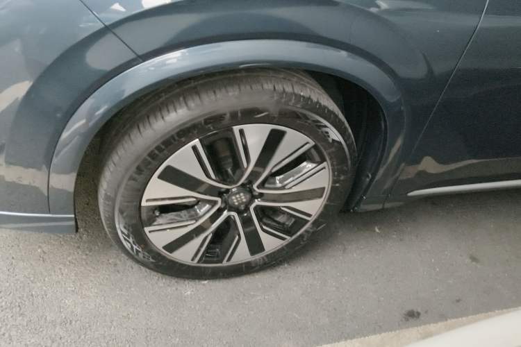 Used Landian E5 PLUS 2025 165 km Long-Range Version PLUS 5-Seater Exterior 2