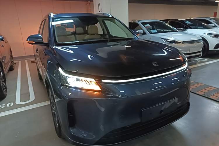 Used Landian E5 PLUS 2025 165 km Long-Range Version PLUS 5-Seater Front Right 45 Deg