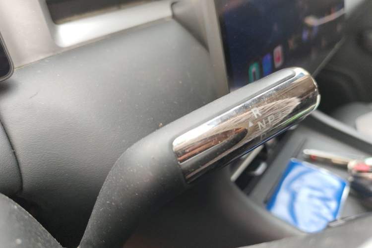 Used Landian E5 PLUS 2025 165 km Long-Range First Edition 7-Seater Gear Lever