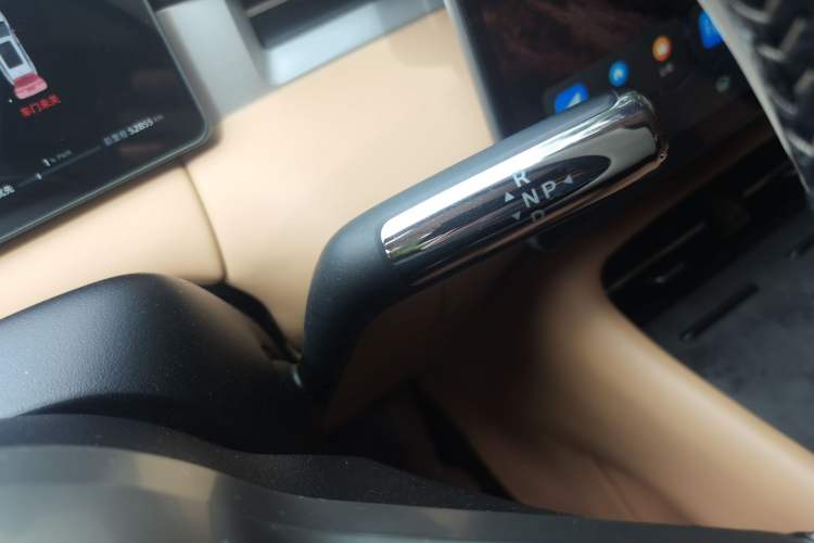 Used Landian E5 PLUS 2025 165 km Long-Range Version Pro 7-Seater Gear Lever