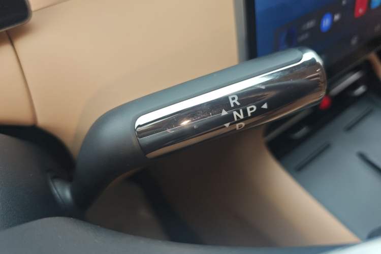 Used Landian E5 PLUS 2025 165 km Long-Range Version PLUS 5-Seater Gear Lever